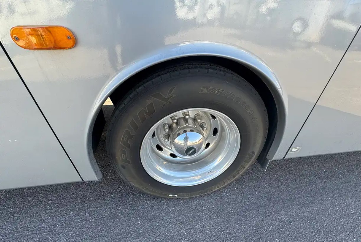 2005 Fleetwood Discovery 39L — rear dual wheels and tires