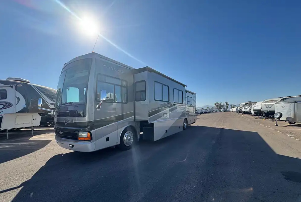 2005 Fleetwood Discovery 39L — front driver side angle in the sun