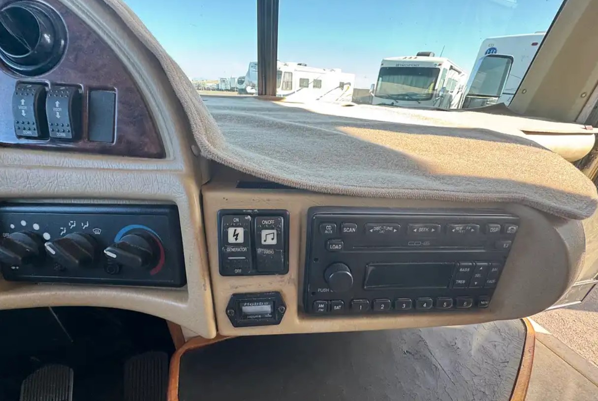2005 Fleetwood Discovery 39L — dash controls and radio