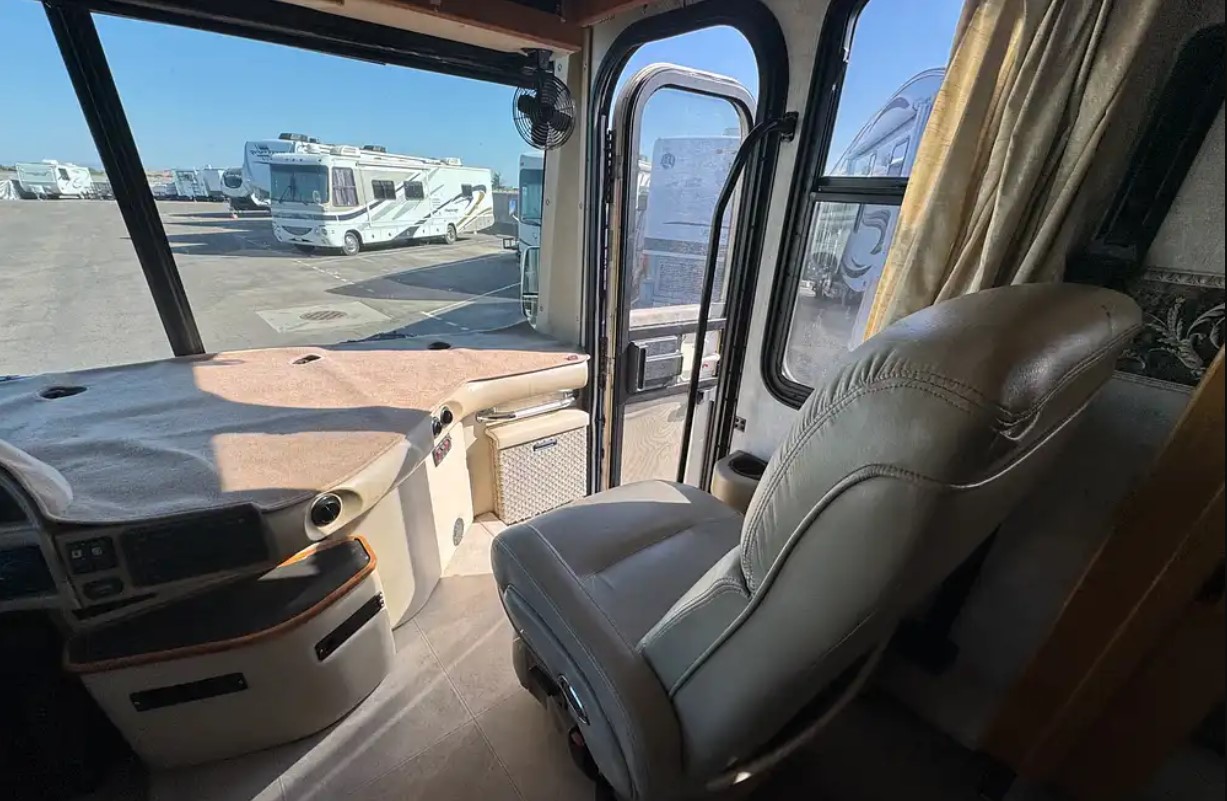 2005 Fleetwood Discovery 39L — cockpit with captain seats and windshield