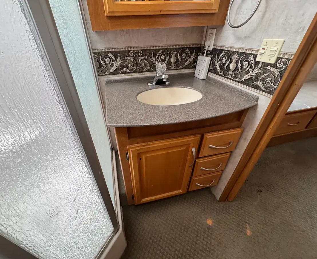 2005 Fleetwood Discovery 39L — bathroom vanity with sink and mirror