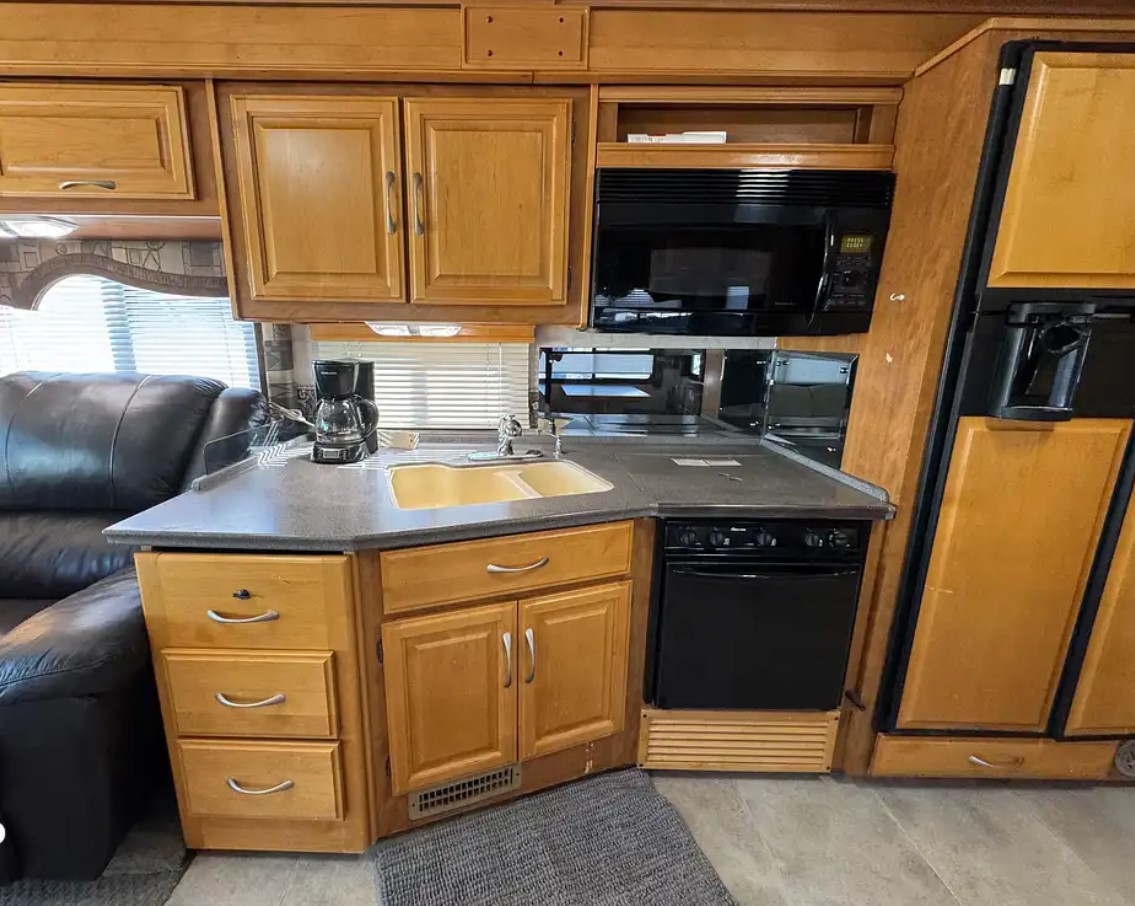 2005 Fleetwood Discovery 39L — galley with microwave, oven and refrigerator