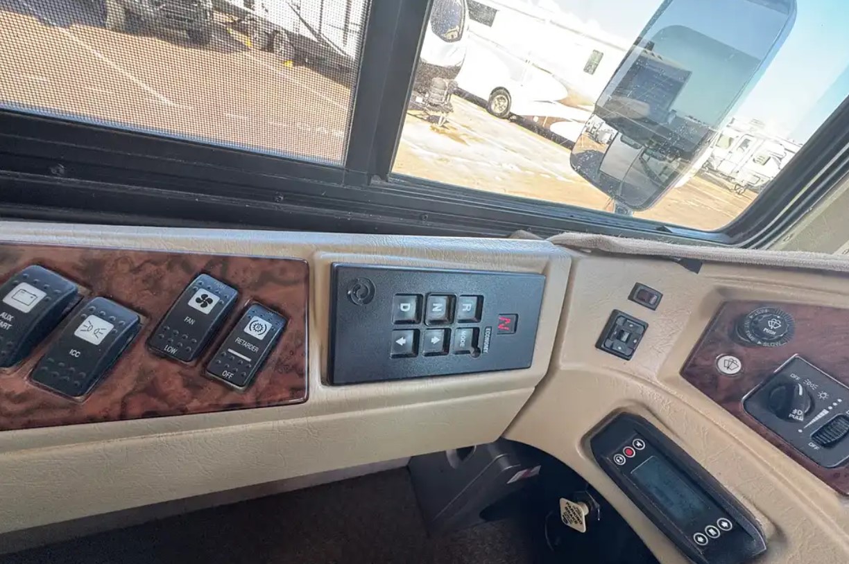 2005 Fleetwood Discovery 39L — driver console switch panel