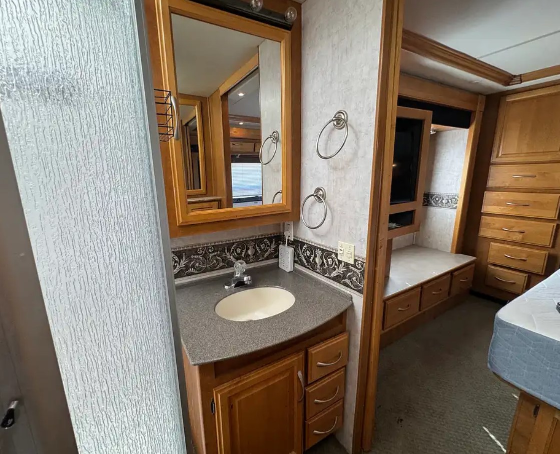 2005 Fleetwood Discovery 39L — vanity and mirrored wall in the bath area